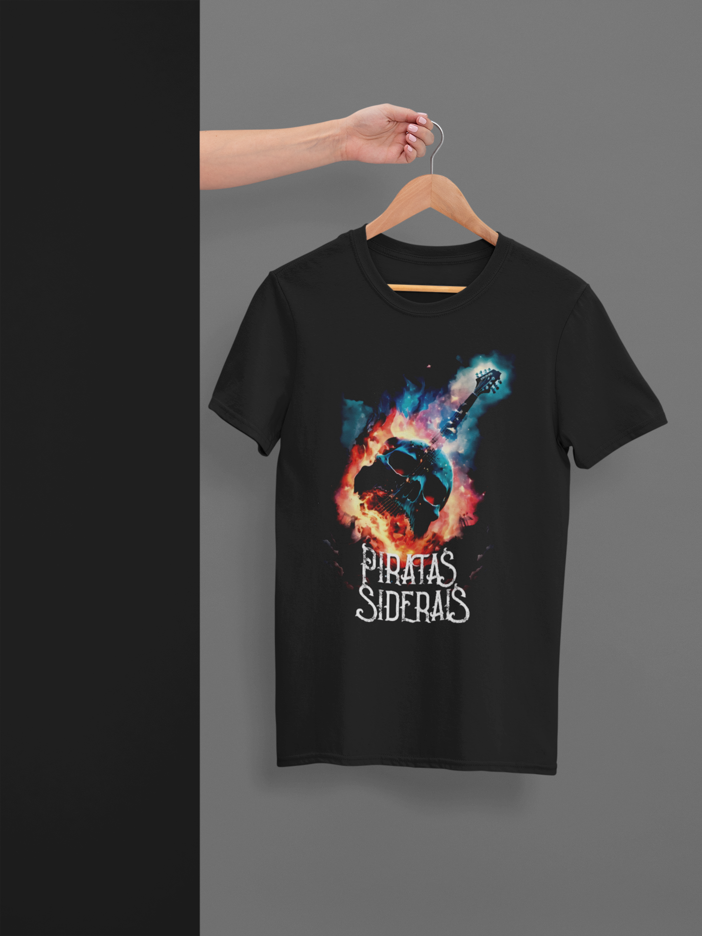 Camiseta Unissex Preta - Guitarra Crânio Flamejante